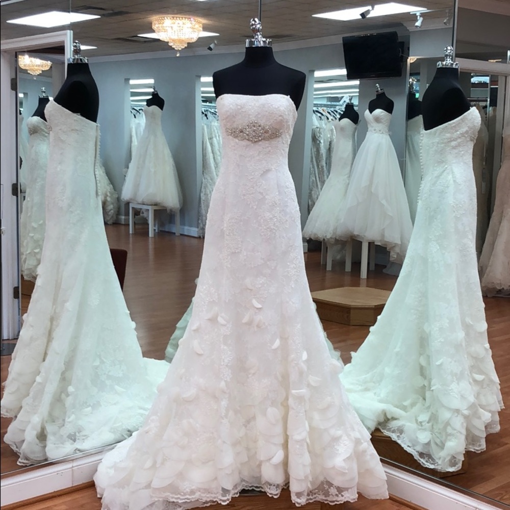 Gorgeous lace flower ruffles wedding dress